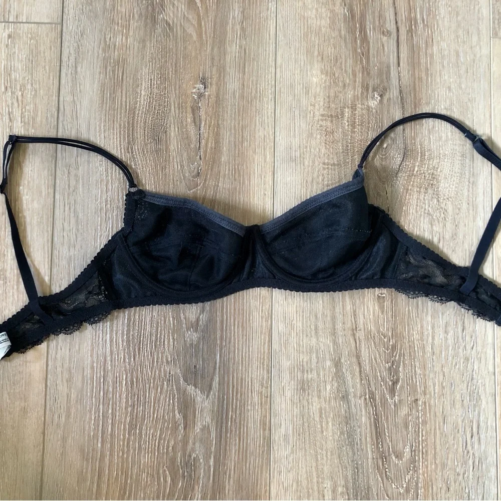 Free People Intimately Black Underwire Lace Bra Size 32‎ C